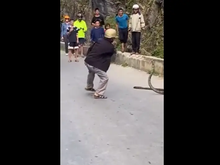 Тапки слетели...