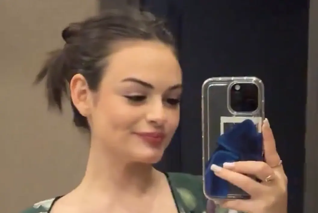 Stacy перед зеркалом