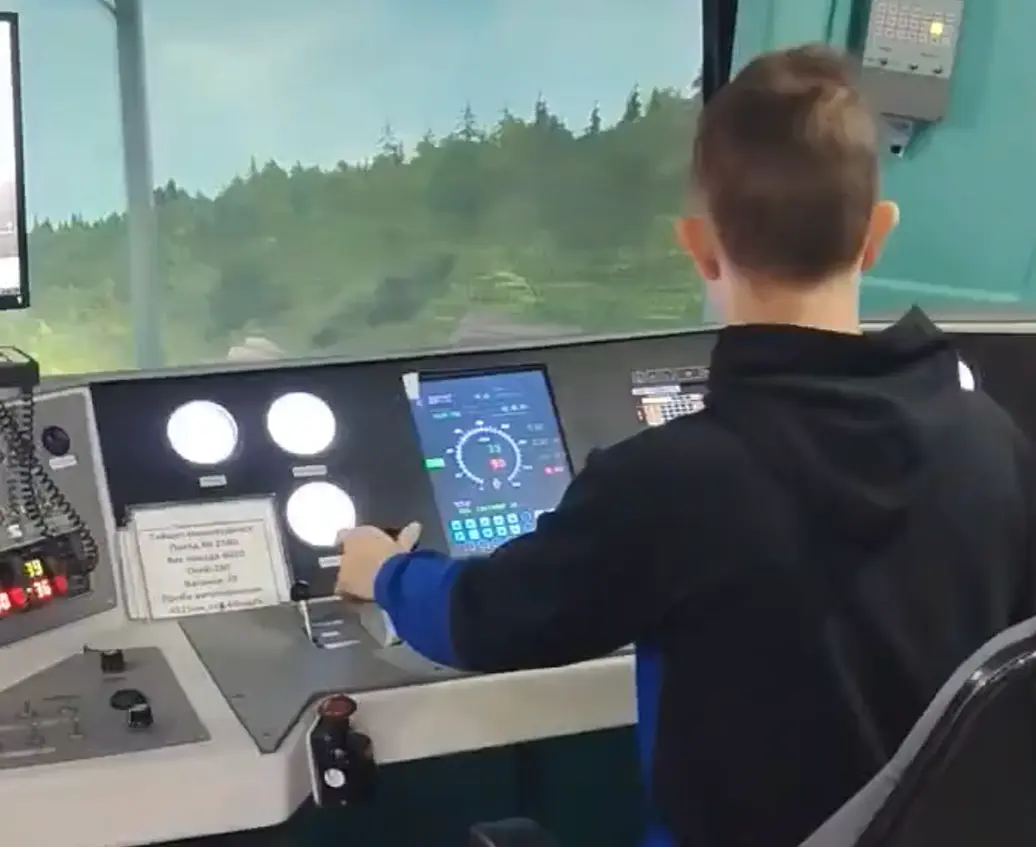 Суровые будни молодых машинистов⁠⁠