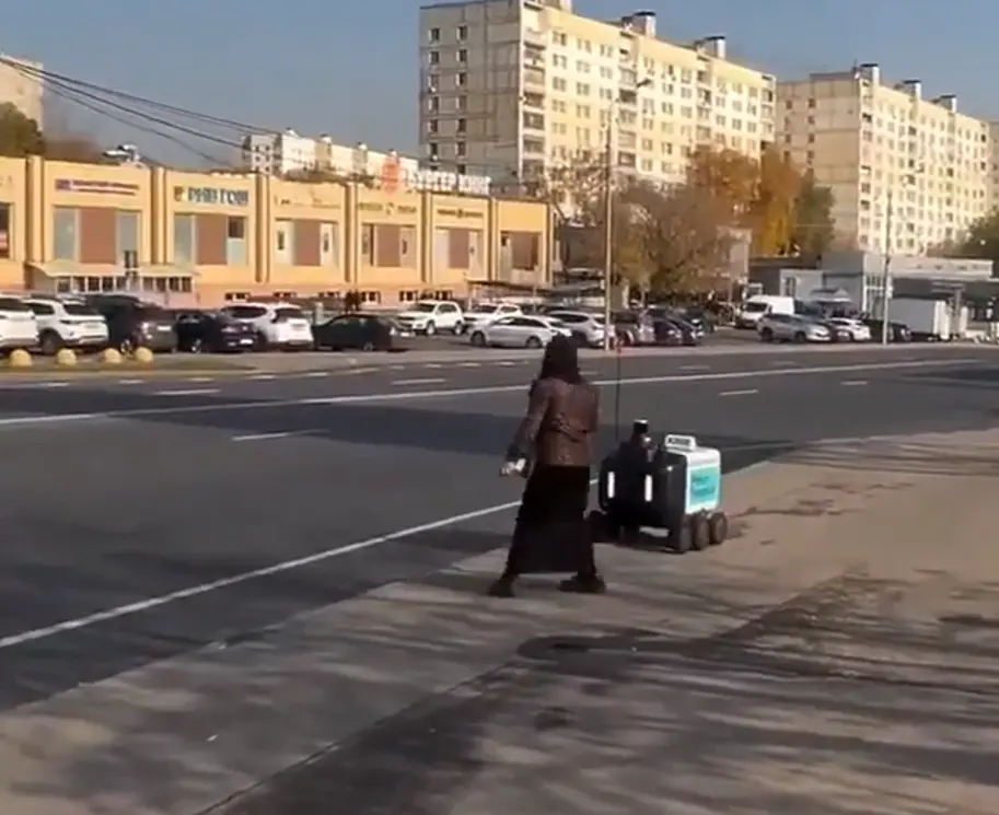 Да ты достала, дай проехать⁠⁠