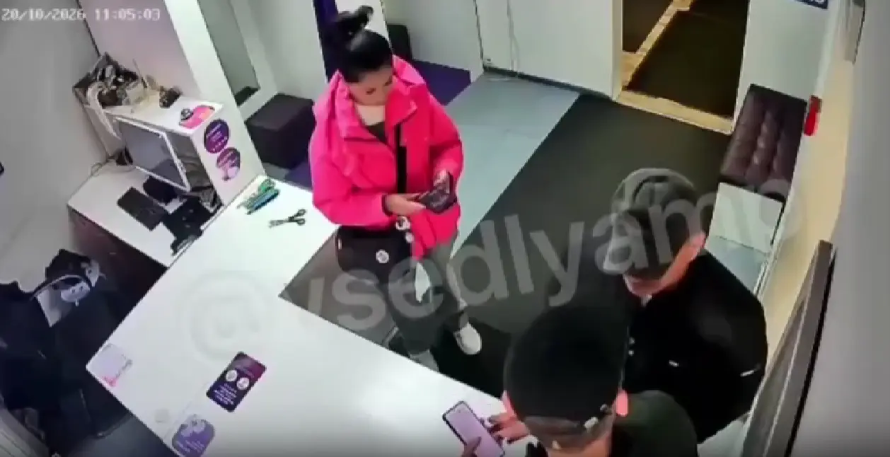 В Подмосковье сотрудника ПВЗ чуть не задушили за отказ пустить клиентку в туалет