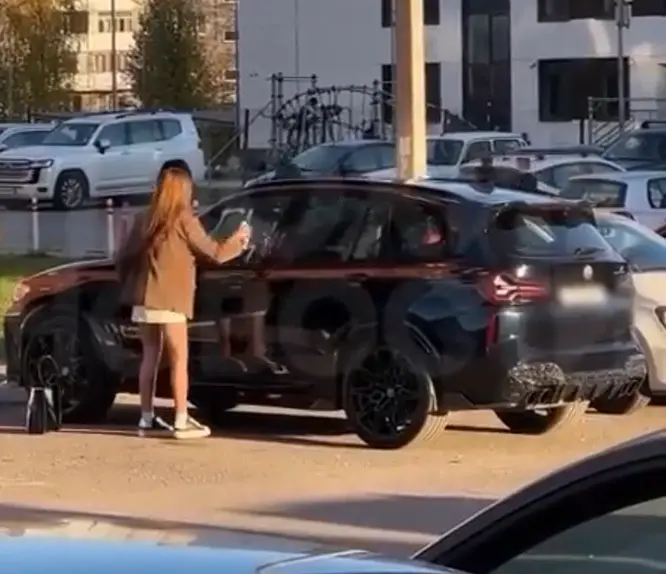 Послание на автомобиле от девушки