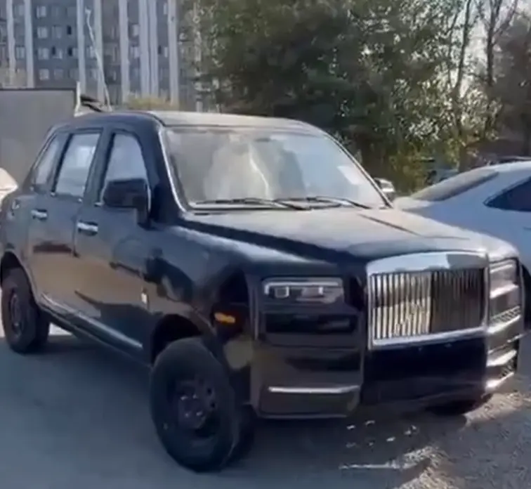 Электрические Rolls-Royce Cullinan за 160 тысяч рублей начали завозить в Россию из Китая