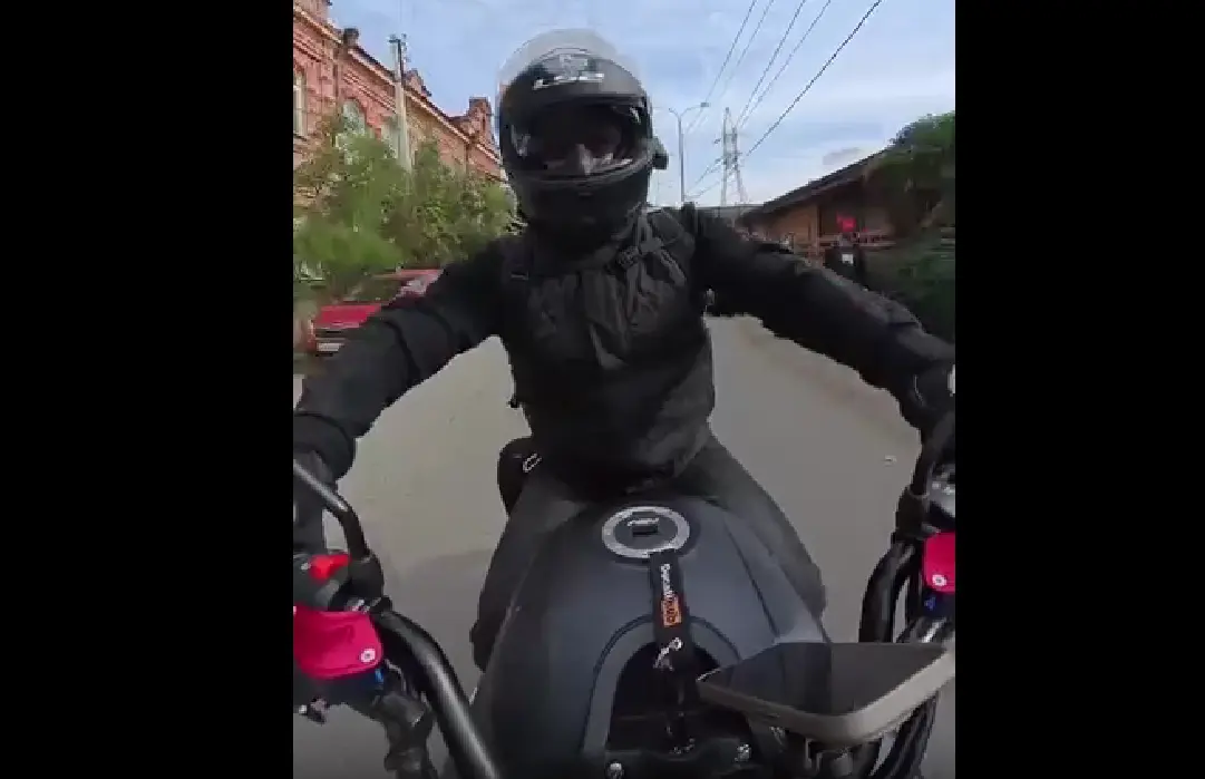 Мне кажется, или водитель байка сам виноват?