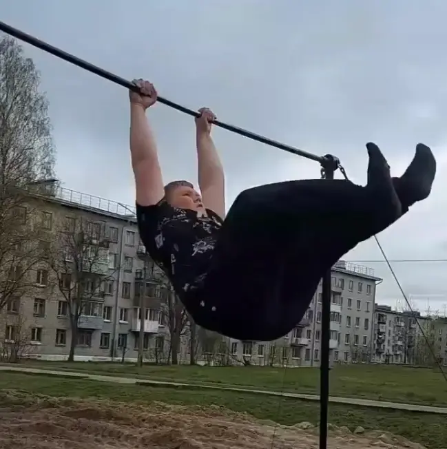 Спортивные элементы на турнике