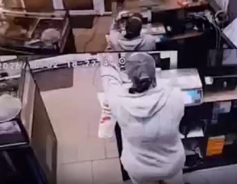 В Краснодаре пьяный мужчина напал на продавщицу прямо в магазине