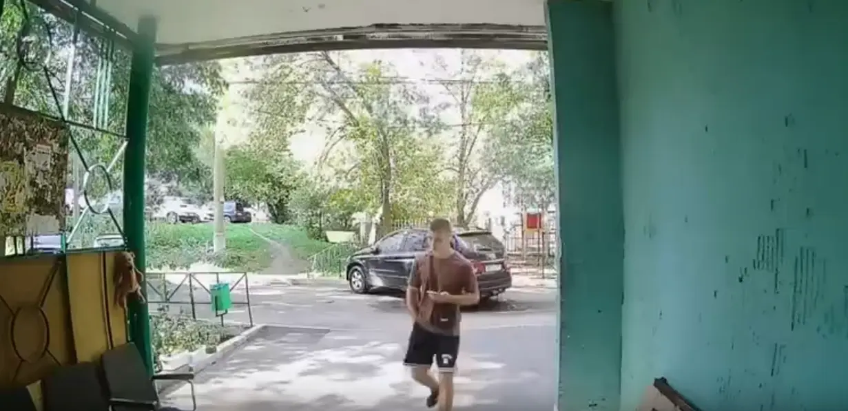 "Съеб@лась отсюда н@хуй!"